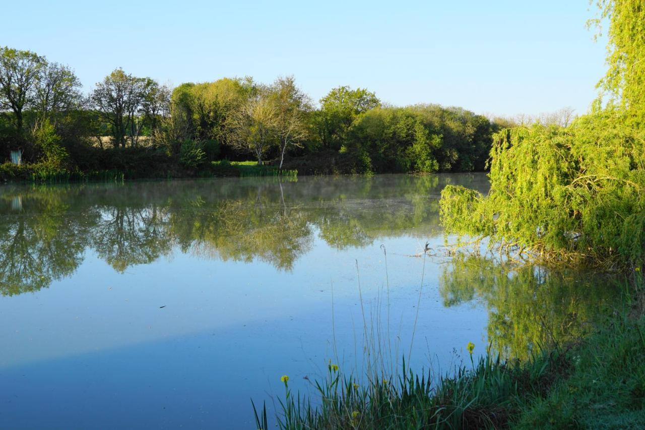 Bed and Breakfast Le Chemin Challignac Экстерьер фото
